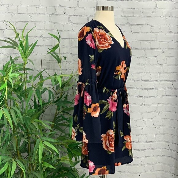 Gilli Navy Blue w/ Details V-Neck Lined Dress - Picture 2 of 8